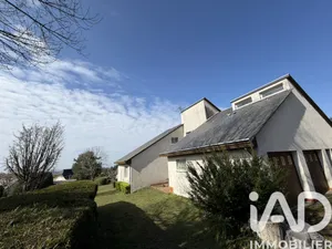 Architectural house in Rieupeyroux (12240)