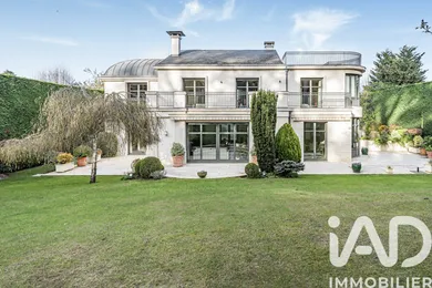 Architectural house in Ville-d'Avray (92410)