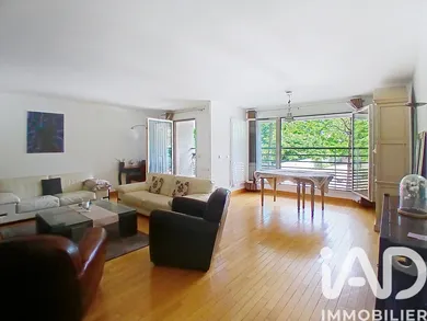 Apartment in Paris (75019)