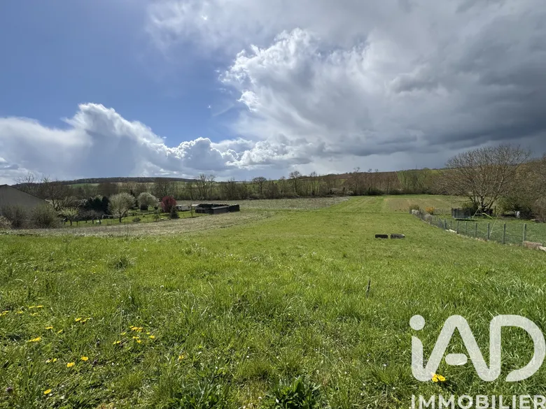 Terrain à Escamps (89240) · 35 000 €