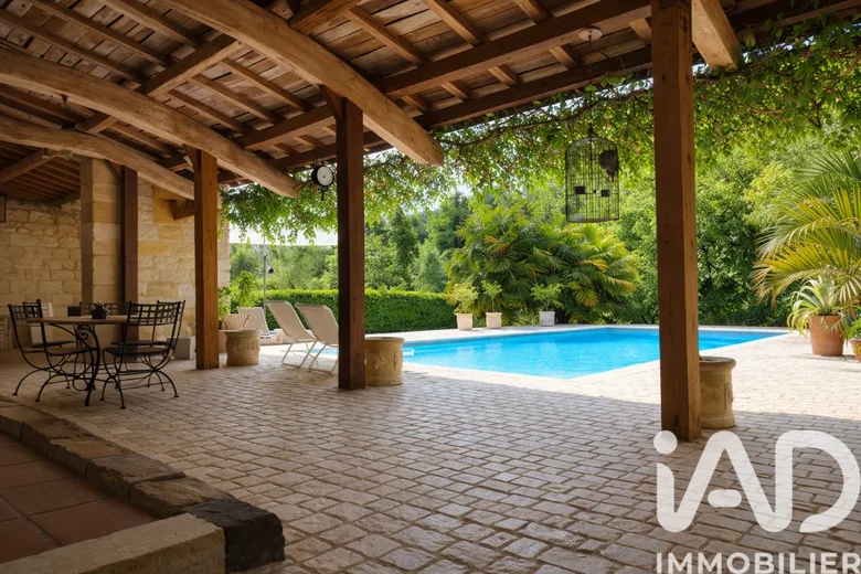 Maison 7 pièces 245 m² · à Saint-Savin · 245 m² · 486 600 €