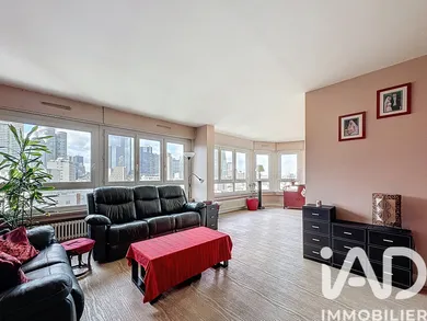 Apartment in Courbevoie (92400)