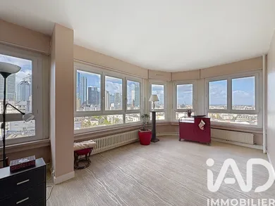 Apartment in Courbevoie (92400)