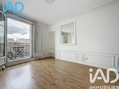 Apartment in Paris (75010)