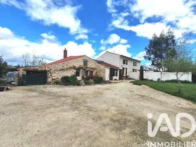 Maison traditionnelle à Saint-Martin-des-Fontaines (85570)