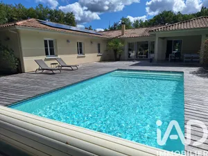 House in Sainte-Hélène (33480)