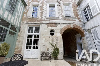 Building in Troyes (10000)