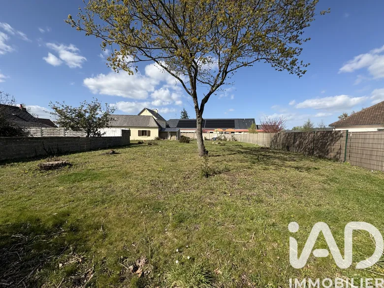 Terrain à bâtir à Saint-Pavace (72190) · 104 750 €