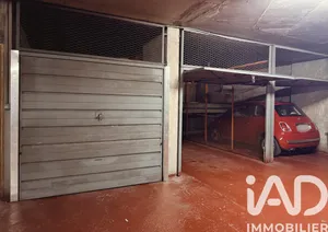 Parking in Paris (75017)