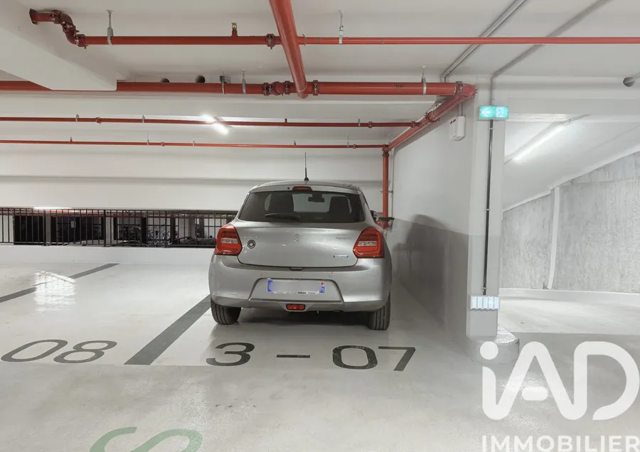 Parking à Paris (75004) photo 3