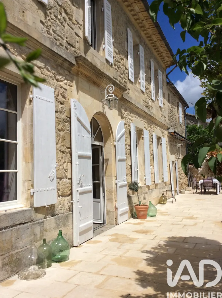 Maison 7 pièces 258 m² · à Villefranche-de-Lonchat · 258 m² · 499 000 €
