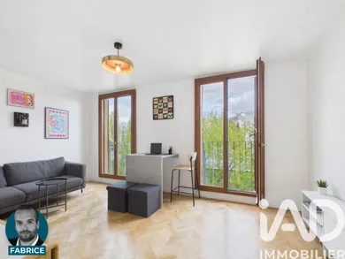 Apartment in Paris (75020)