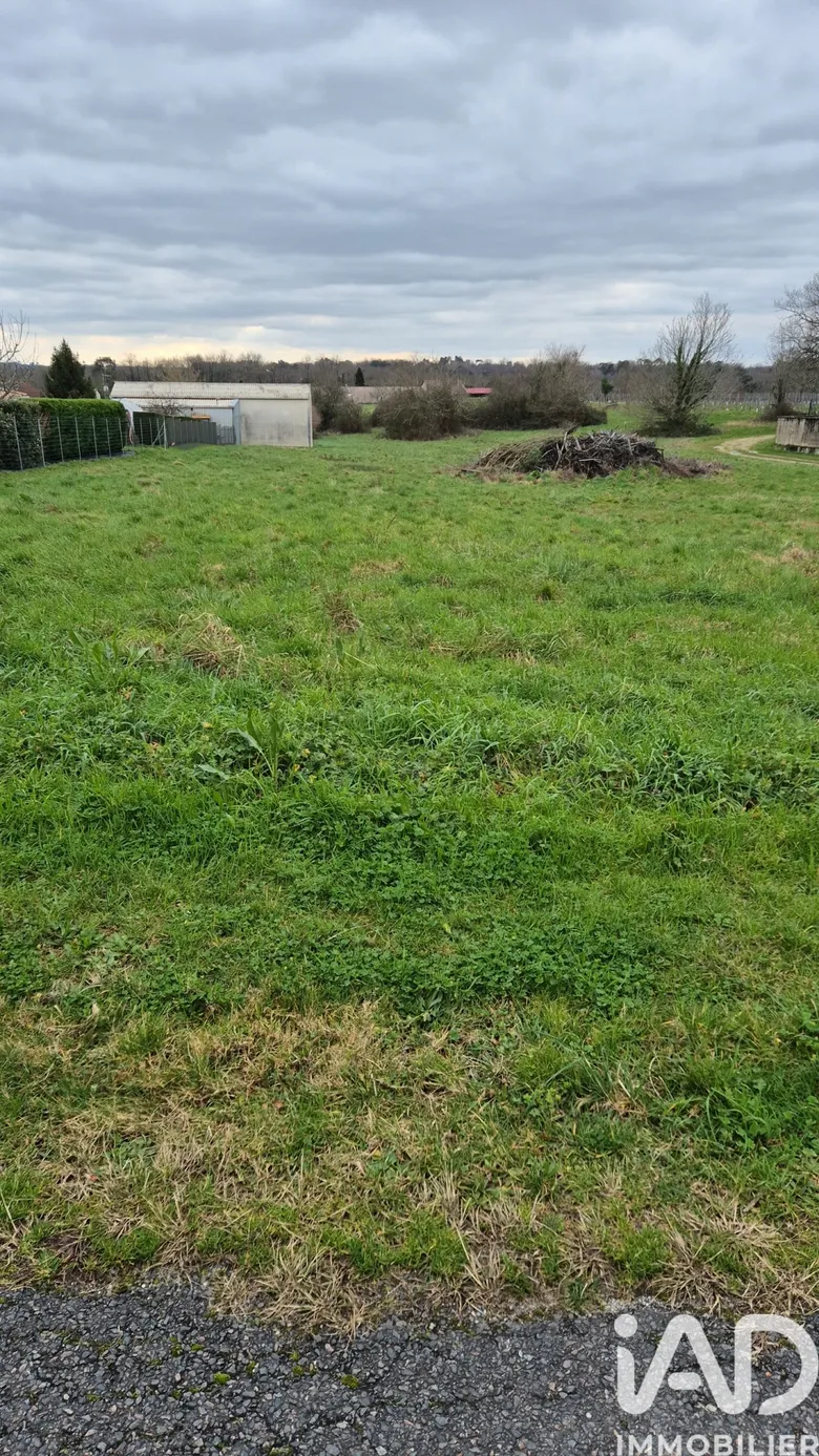 Terrain à Soubran (17150) · 49 000 €