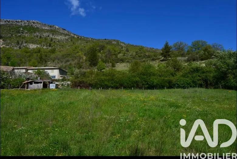 Terrain à la roche sur le buis (26170) · 120 000 €