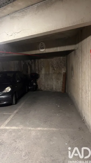 Parking in Paris (75019)