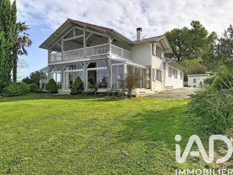Maison 7 pièces 389 m² · à Montfort-en-Chalosse · 389 m² · 699 000 €