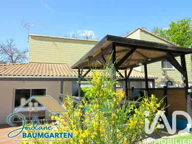 Architectural house in Meschers-sur-Gironde (17132)