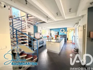 Architectural house in Meschers-sur-Gironde (17132)