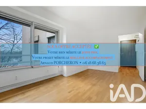 Apartment in Paris (75017)