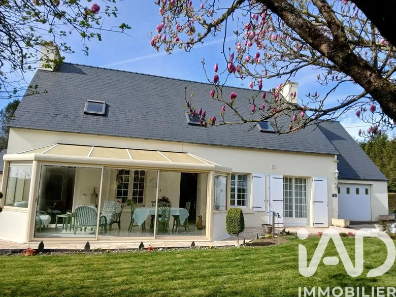 Maison 9 pièces 153 m² · à Le Cloître-Saint-Thégonnec · 153 m² · 247 000 €