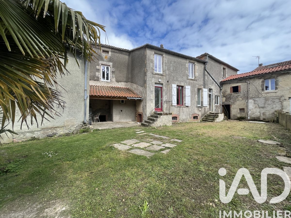 maison à Montournais