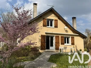 Maison de campagne à Eysus (64400)