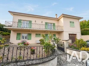 Townhouse in Saint Savin (86310)