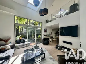 Loft à Bordeaux (33300)