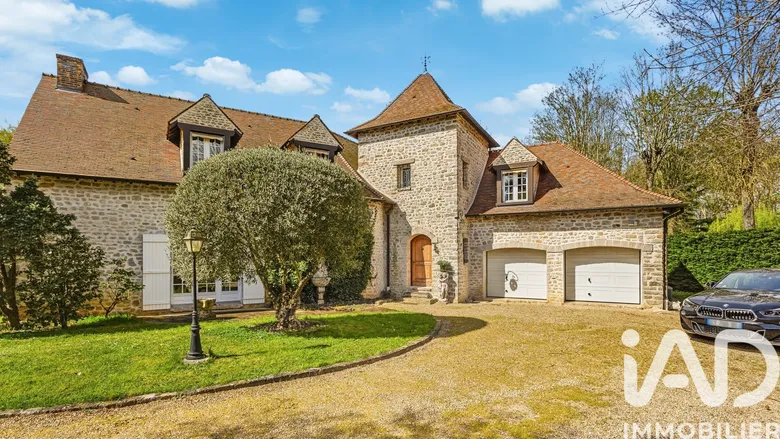 Maison 8 pièces 307 m² · à Santeny · 307 m² · 1 120 000 €