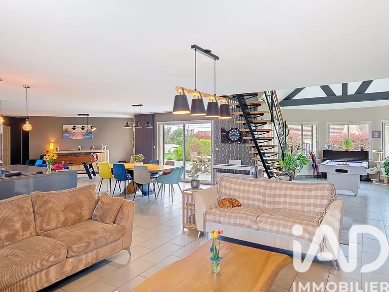 Maison 12 pièces 310 m² · à Saint-Saëns · 310 m² · 435 000 €