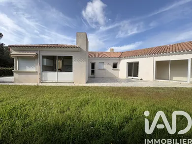 Architectural house in Saint-Hilaire-de-Riez (85270)