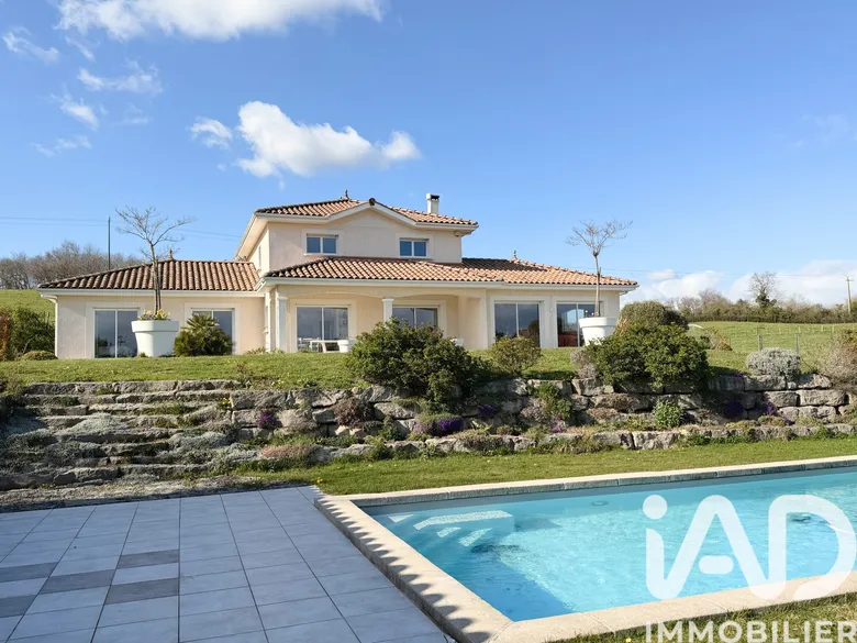Maison 5 pièces 233 m² · à Bourgoin Jallieu · 233 m² · 799 000 €