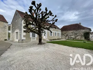 Maison traditionnelle à Yrouerre (89700)