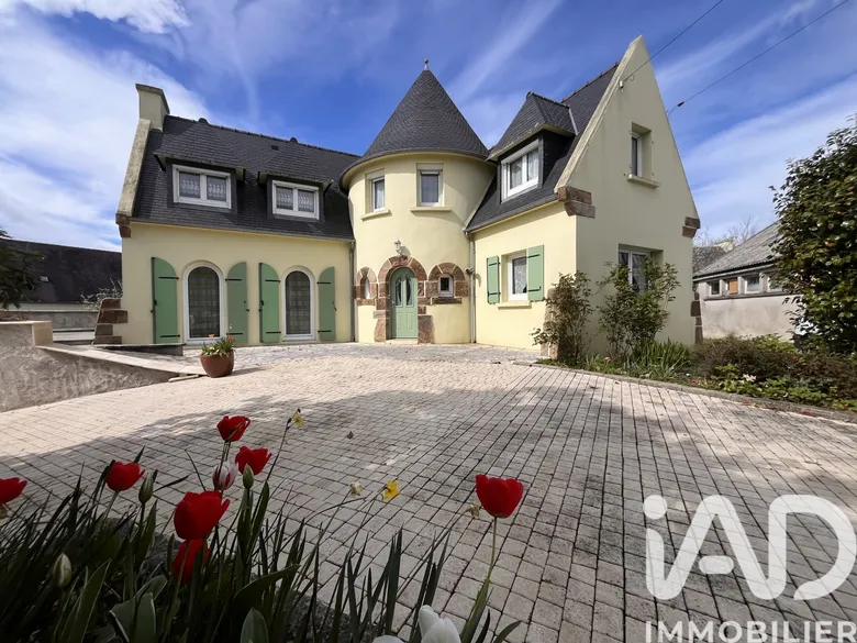 Maison 5 pièces 143 m² · à Carhaix-Plouguer · 143 m² · 283 500 €