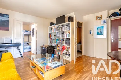 Apartment in Paris (75020)
