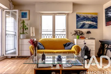 Apartment in Paris (75020)