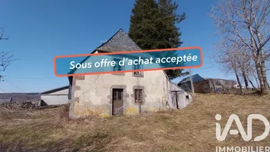 Traditional house in Picherande (63113)