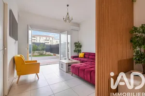 Apartment in cuges les pins  (13780)