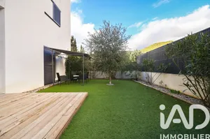 Apartment in cuges les pins  (13780)