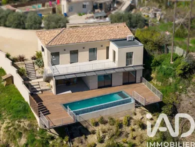 Architectural house in Blauvac (84570)