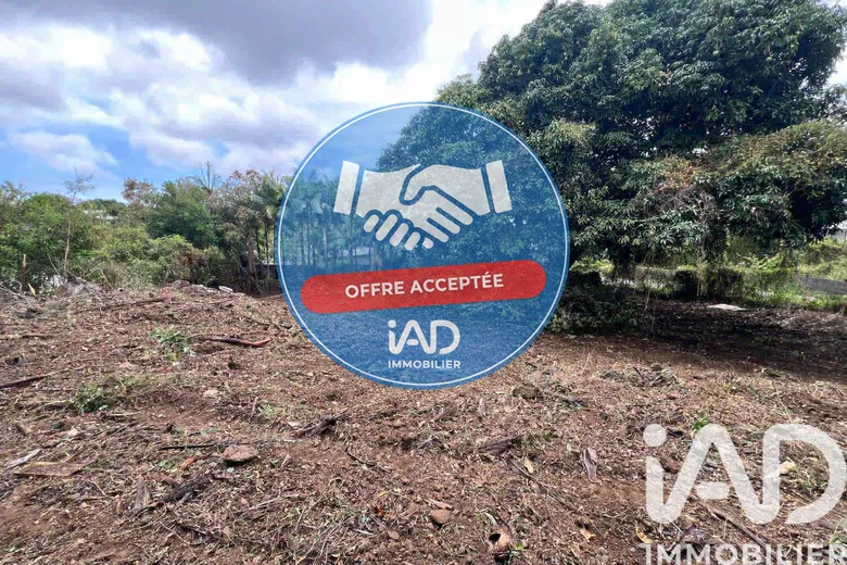 Terrain à bâtir à Saint-Pierre (97432) · 285 000 €