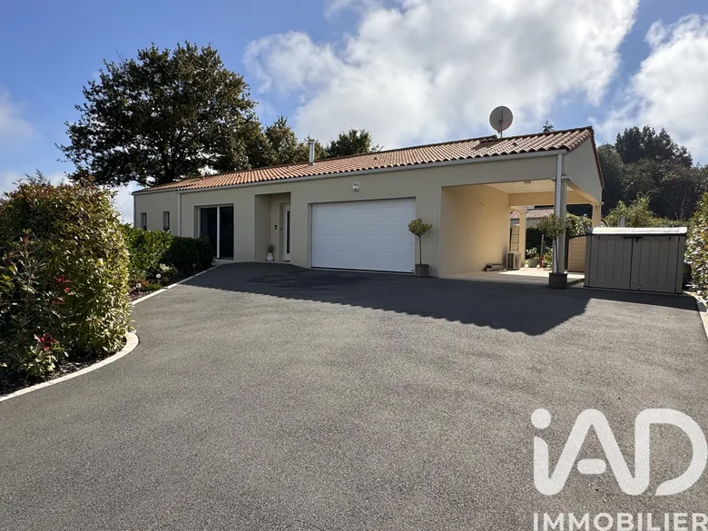 Maison 5 pièces 109 m² · à Saint-Maurice-le-Girard · 109 m² · 270 000 €
