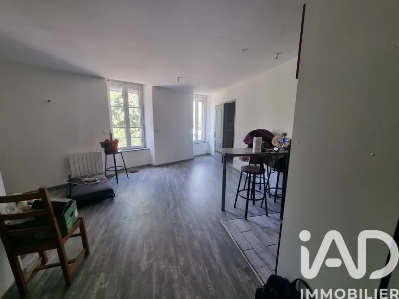 Immeuble 334 m² · à Saint-Germain-Laval · 334,4 m² · 197 000 €