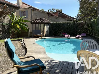 Village house in Gée-Rivière (32720)