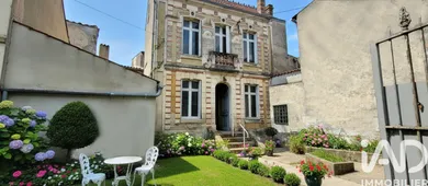 Maison à Saint-Jean-d'Angély (17400)