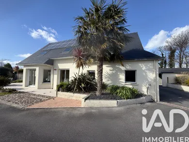 Architectural house in Saint-Évarzec (29170)