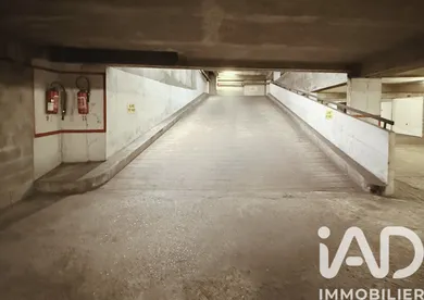 Parking à Paris (75011)
