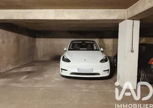 Parking à Paris (75011)