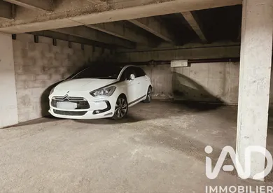 Parking à Paris (75011)