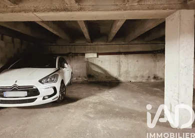 Parking à Paris (75011)